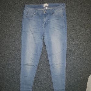 Light wash Celebrity Pink skinny jeans, juniors 7